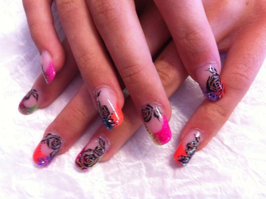 TARIF de Pose d'ongles en gel et résine avec la decoration Nail Art